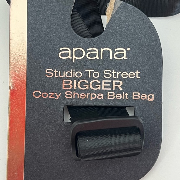 Apana Studio to Street BIGGER Cozy Faux Fur Adjustable Belt Bag NWT MSRP $50 - Picture 6 of 7